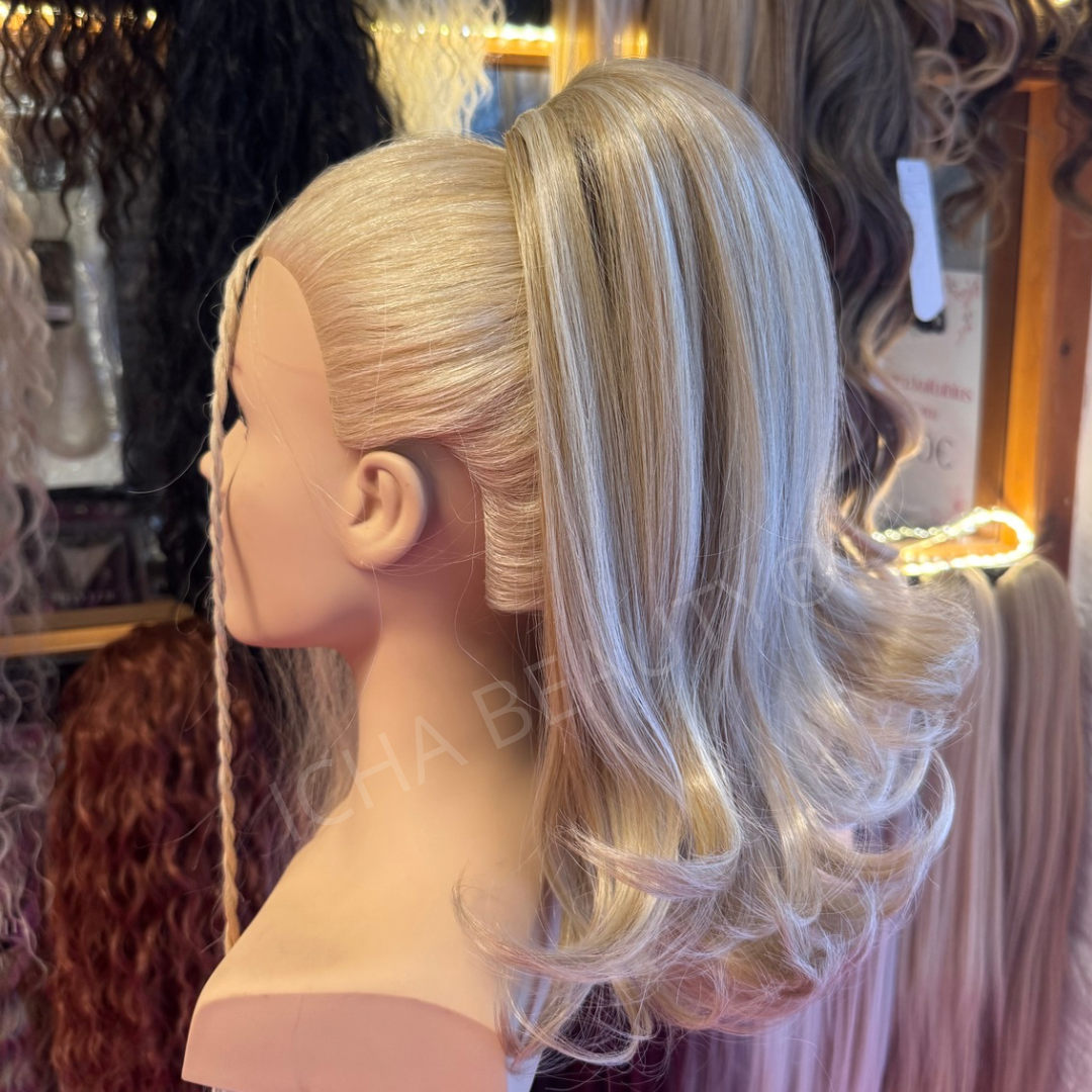 ICHA Beauty Twiggy kihara poninhäntä lähikuva kiinnityksestä ja tyvestä